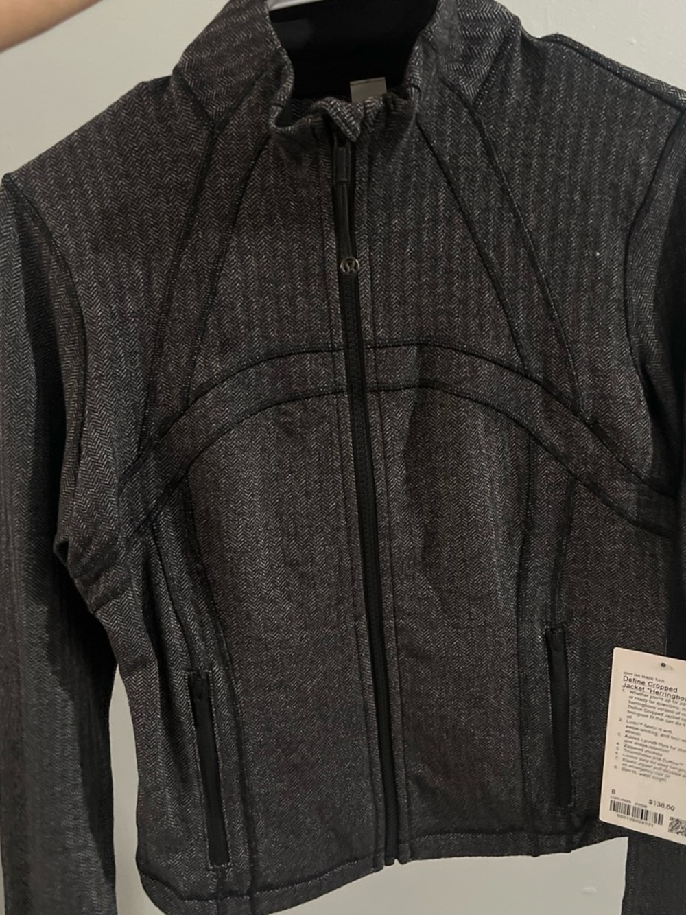 NWT ! SOLD OUT
Lululemon define cropped jacket - Picture 3 of 7